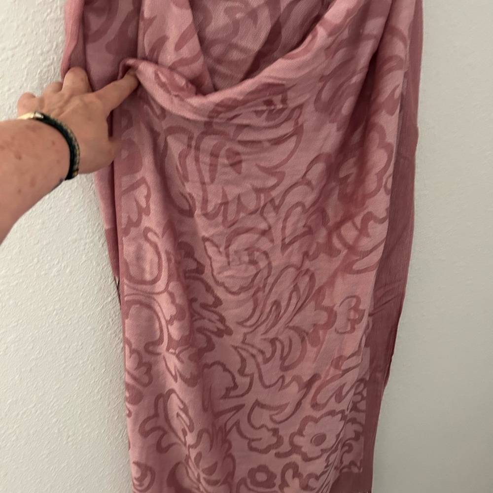 Shawl, scarf, pashmina.